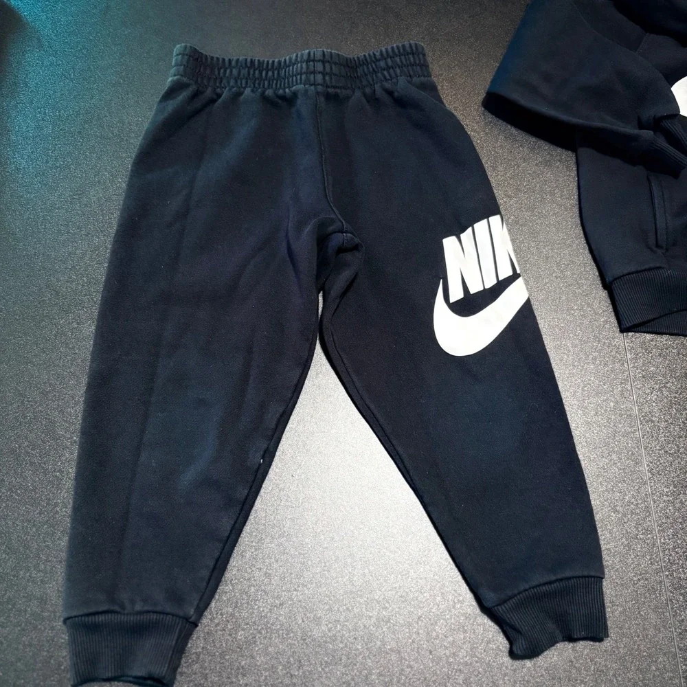 Nike Sportswear Fleece Pullover Hoodie Joggers 2-Piece Outfit Set black 5 yr kid